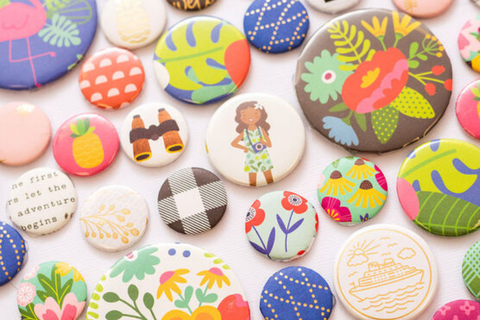 Buttons in differents sizes and designs.